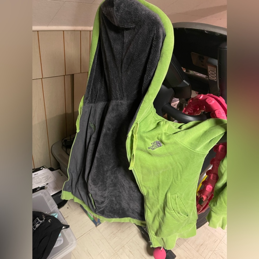 Women’s reversible North Face Zip Up